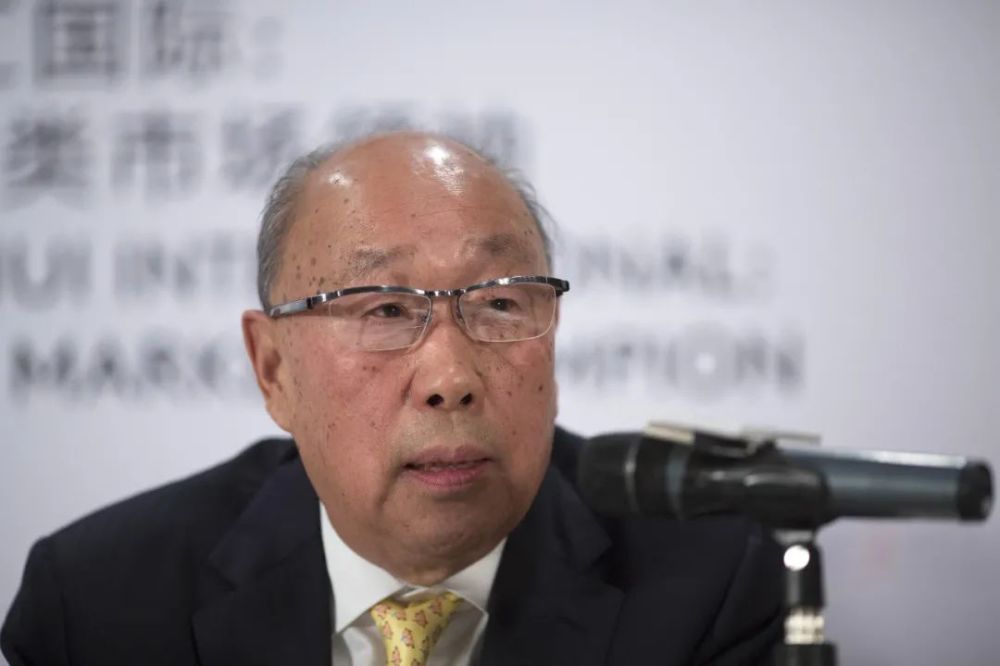 81岁万隆当选双汇董事长:不退位熬走了52岁太子,10年后孙子继位_腾讯