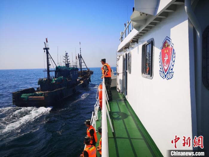 辽宁海警局海洋伏季休渔专项执法行动收关查处违法渔船510艘