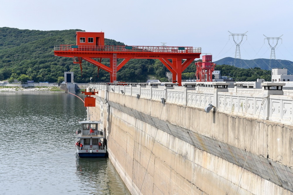 吉林豐滿水電站魚道啟用 打通魚類洄游通道_騰訊新聞