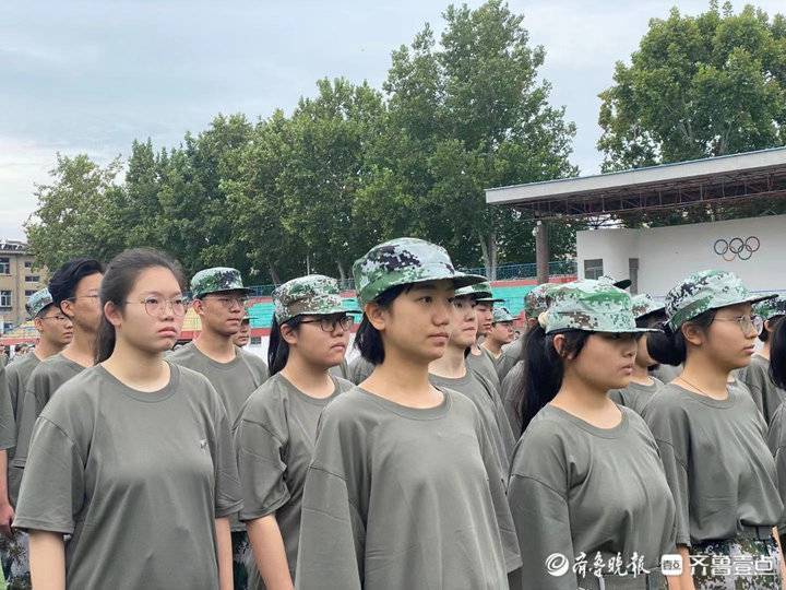 开学第一课泰安一中组织新生开展军训
