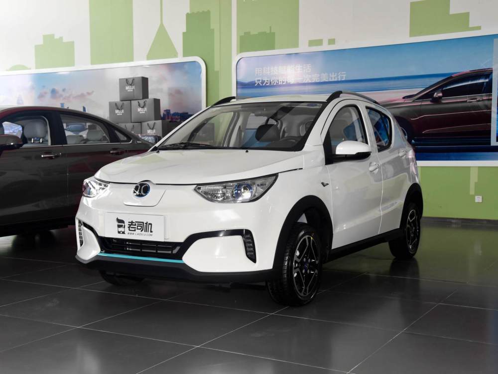 跑高速轻松301km续航快充高底盘代步车实拍北汽新能源ec3