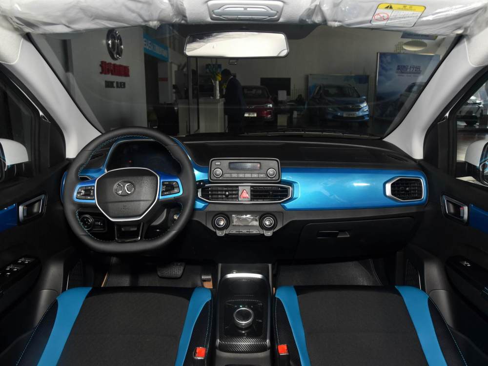 跑高速轻松301km续航快充高底盘代步车实拍北汽新能源ec3