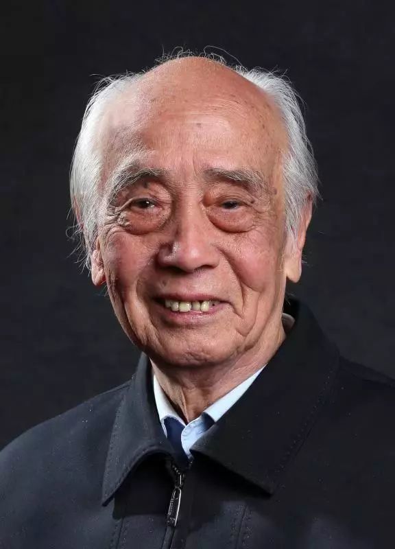 而胡愈之的后人同样是很优秀的,侄子是胡序威,胡序威出生在1928年3月