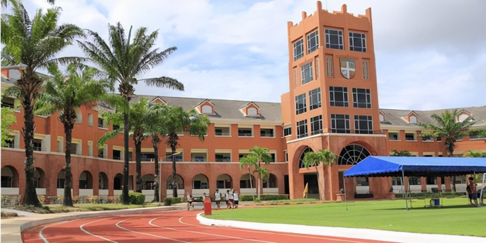 由上述三所国际学校可以看出,他们比较注重成绩以外的其他学科的培养