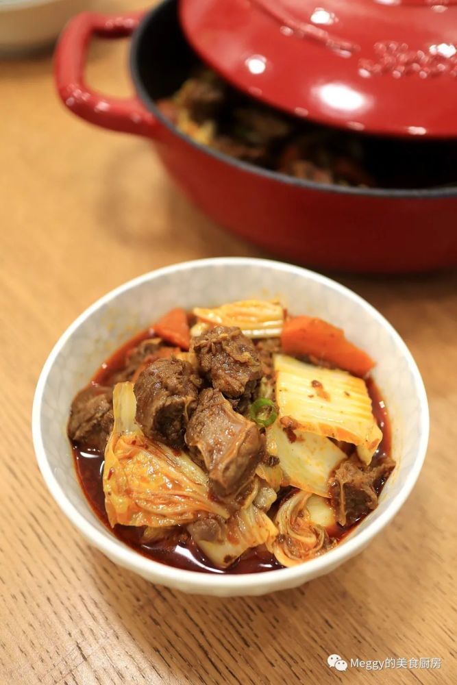 用青蘇火鍋醬做的牛肉燜鍋,麻辣香酥,晚餐有這一鍋就夠了