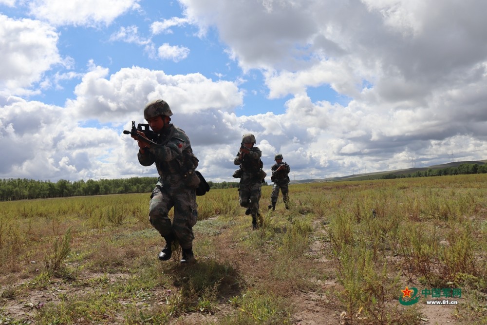 第81集团军某旅以演促训以练促战