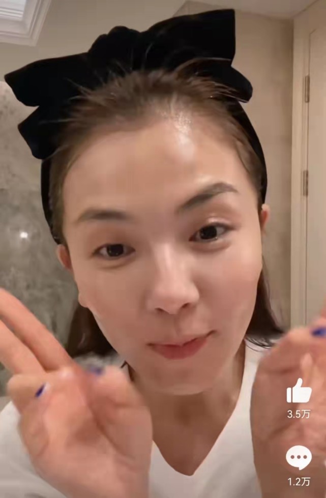 43岁刘涛直播卸妆皮肤白皙滑嫩小表情超可爱国民媳妇素颜好美