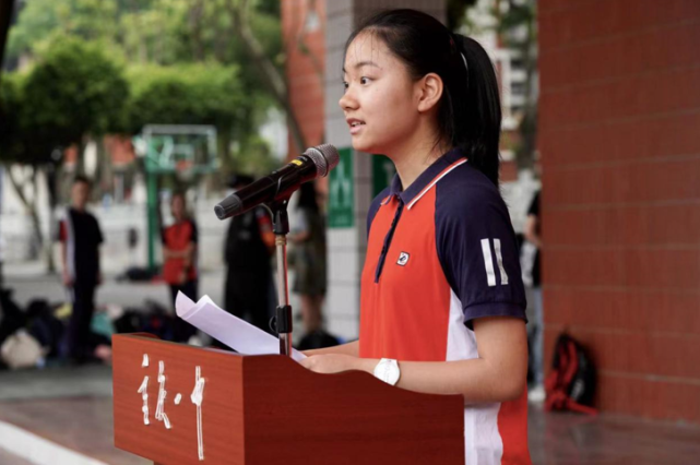 以强健体魄奠基全面素质 重庆一中举行秋季开学典礼