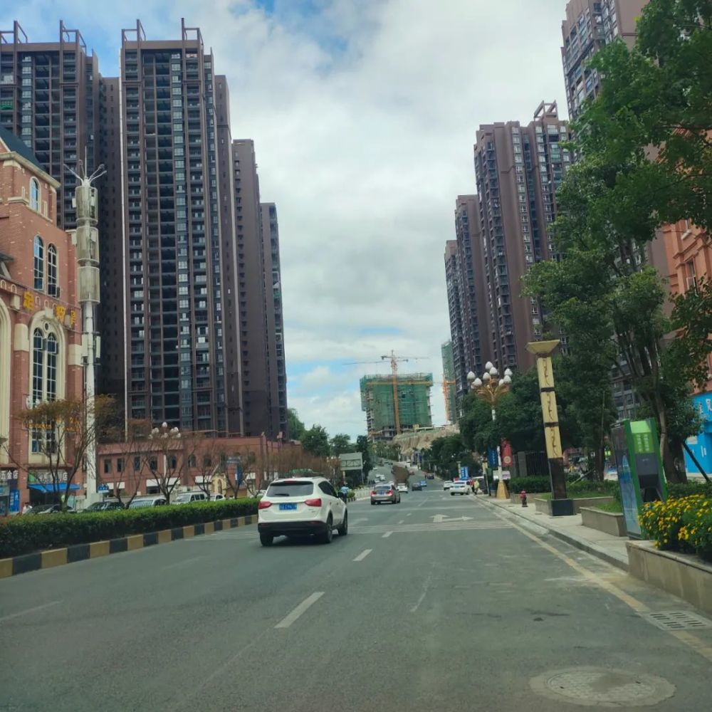 全国文明城市巩固提升清镇交警在行动