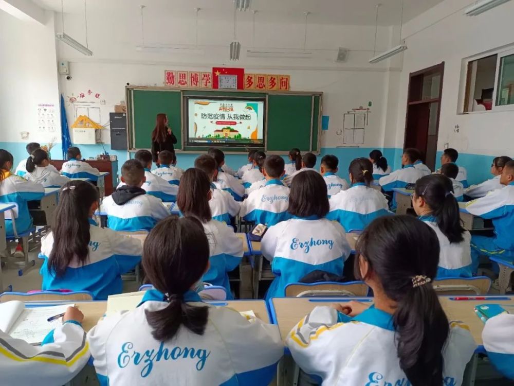 尚善为核心,以自己的目标理想为准则,以临潭县第二中学的校规,中学生