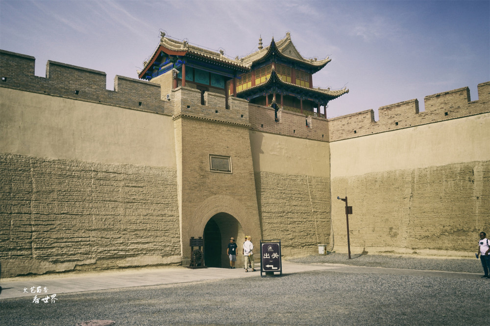 嘉峪关位于甘肃省嘉峪关市西5公里,它是明长城最西端的关口,也是古代"