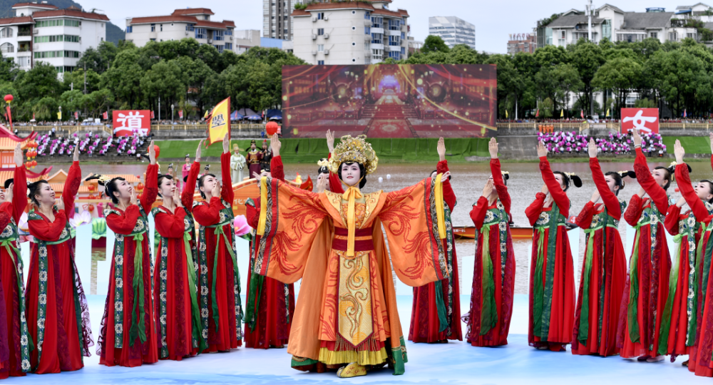 城事丨广元女儿节开幕!热闹的现场外,还有这么多感人故事_腾讯新闻