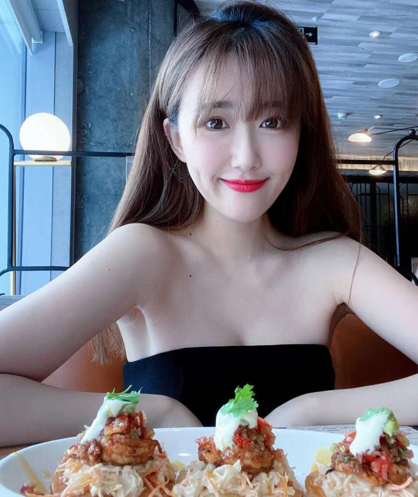 我们也祝福"人大女神"康逸琨生活幸福美满吧!