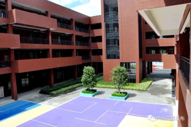 今年首次开学的广州大学附属中学花都附属小学由花都区教育局,广大