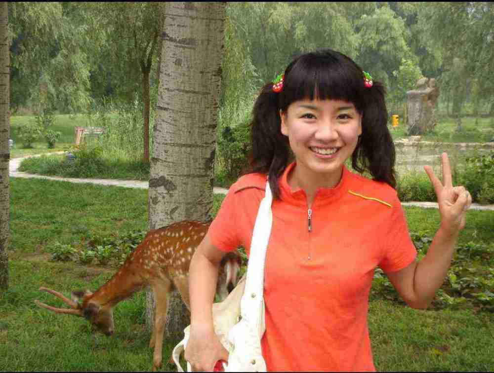 红果果原名叫陈苏,生于浙江省杭州市,最初的梦想是当一名演员.