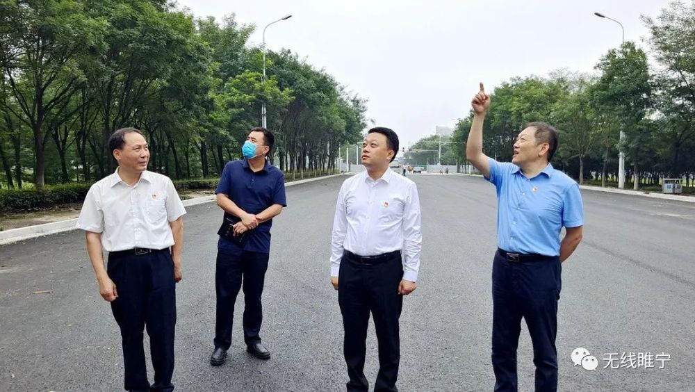 参加调研.县领导朱韶伟,陈良,王亚东绿化与亮化工程提出具体要求.