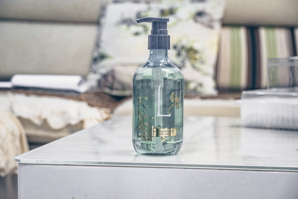 拉微格·卡巴尔茶谷洗发水体验