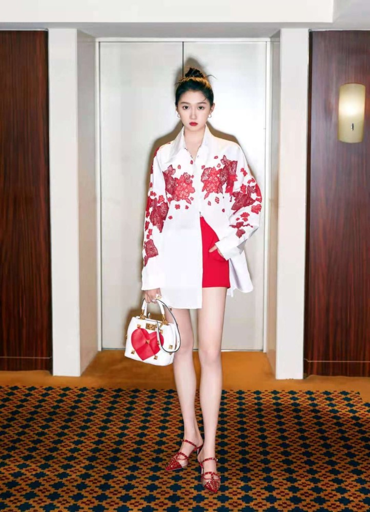 3个细节，提升40岁女人的秋日衣品，时髦度与精致度俱佳北京世纪冠科教育咨询有限公司