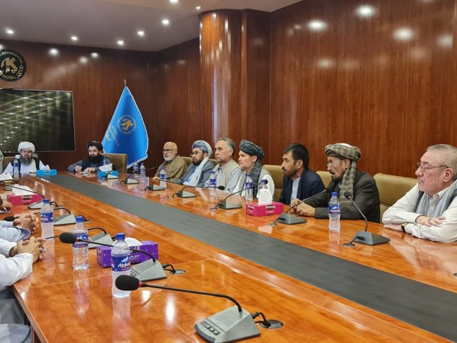 塔利班代表团在喀布尔会见政界人士,发言人:参会者都强调国家团结