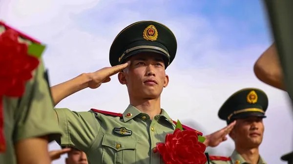 (作者:余爱贤 陈力宁 郭宇)武警海南总队近日,武警海南总队组织老兵向