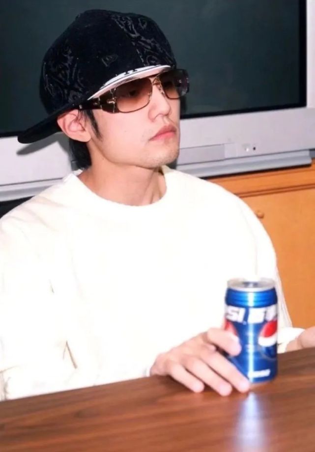 快手与华纳音乐签署全球授权协议|华纳音乐集团|周杰伦|快手|kiss