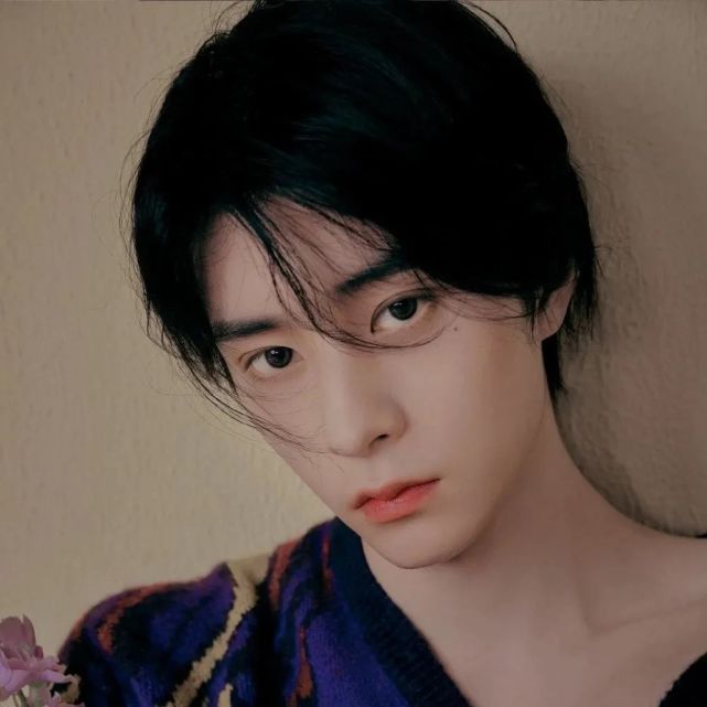 邓孝慈头像 宝换头像了