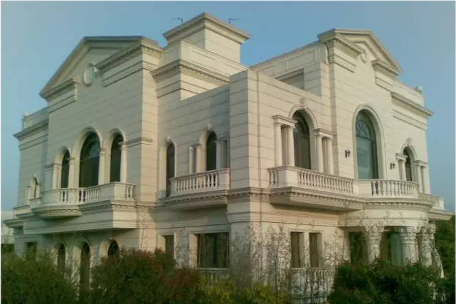 李连杰上海价值上亿豪宅宛如一座宫殿闲置10年变成菜棚