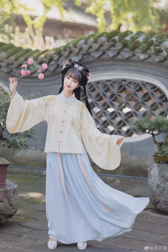 汉服小仙女青青子衿悠悠我心