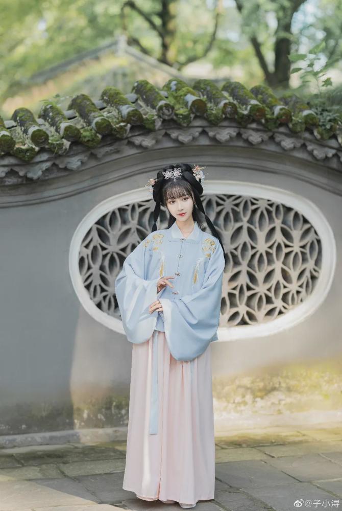 汉服小仙女青青子衿悠悠我心