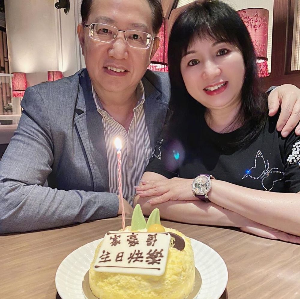 前TVB金牌监制夫妻晒旧照庆结婚40年 两人监制的经典作品实在太多