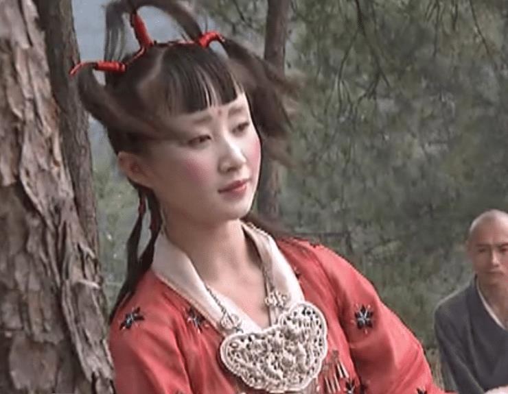 其实张婉儿的演技也不算差,但是让她来演童姥还是太勉强,语气这样还不