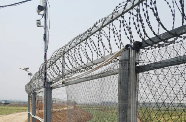 云南边境1000里隔离墙建成,美媒感叹天壤之别