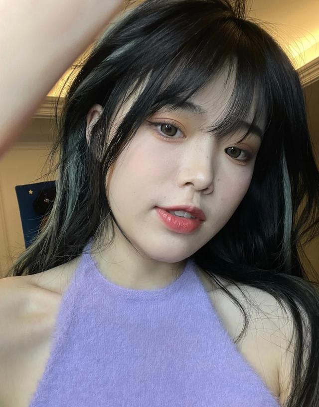 塌鼻梁也很好看的女生,一般会这样打扮,精致秀气,减龄感十足!