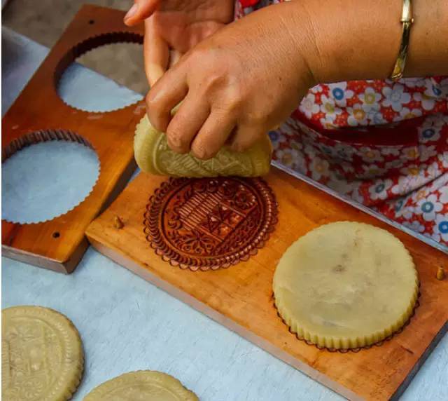 山西风味推荐临汾乡宁空心月饼