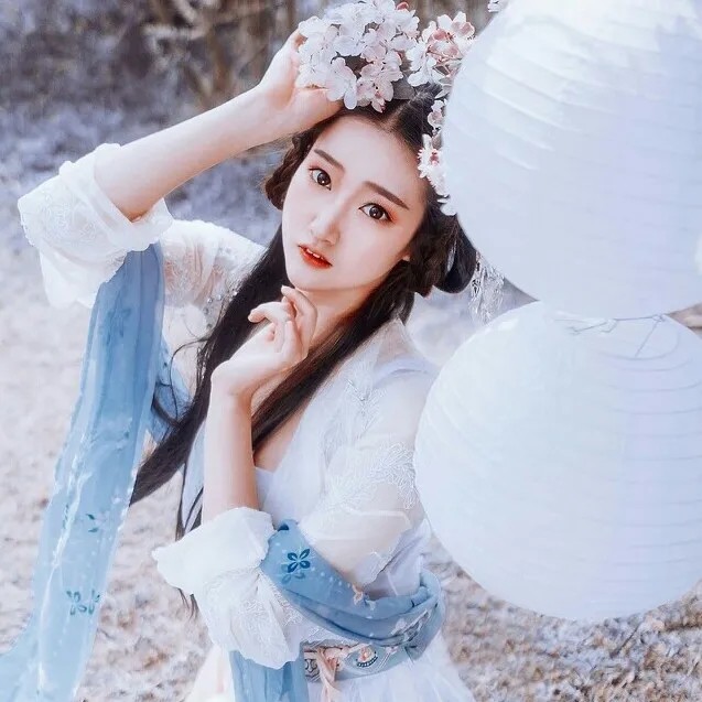 唯美中国风女生头像青春是一场大雨即使感冒了还盼望回头再淋它一次