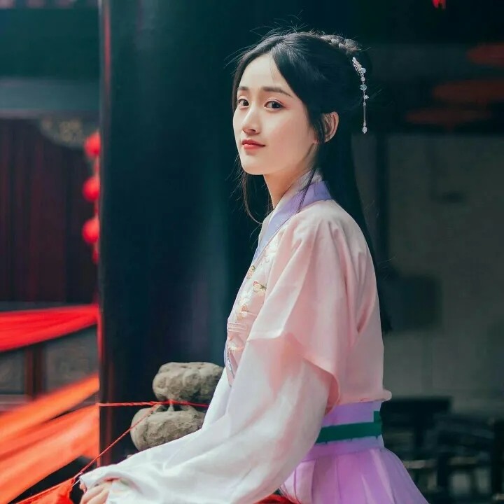 唯美中国风女生头像青春是一场大雨即使感冒了还盼望回头再淋它一次