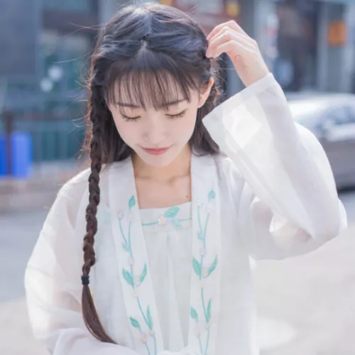 唯美中国风女生头像青春是一场大雨即使感冒了还盼望回头再淋它一次