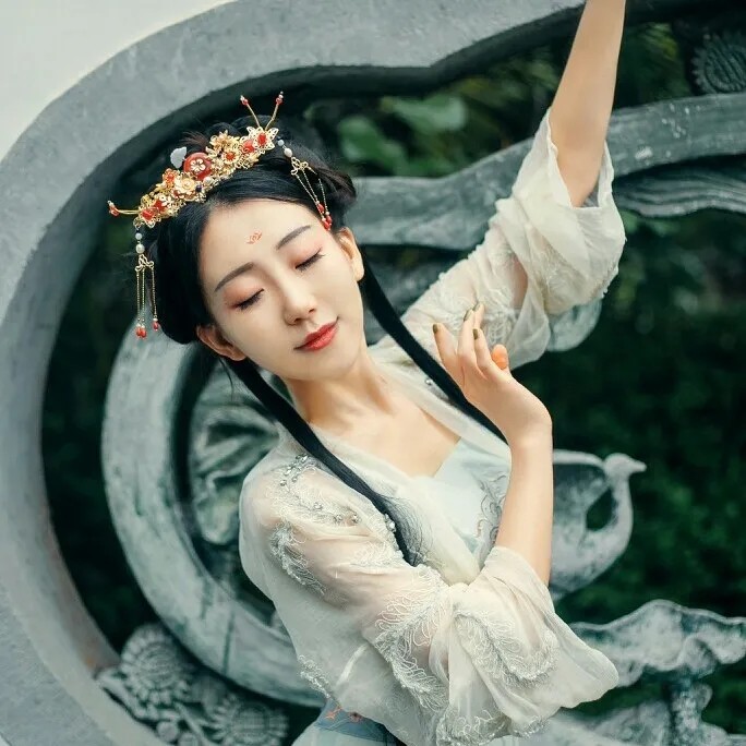 唯美中国风女生头像青春是一场大雨即使感冒了还盼望回头再淋它一次