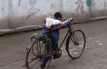 80.90后回忆杀:童年的二八大杠好拉风