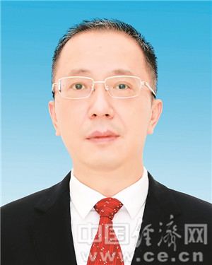 桂林新一届市委常委简历