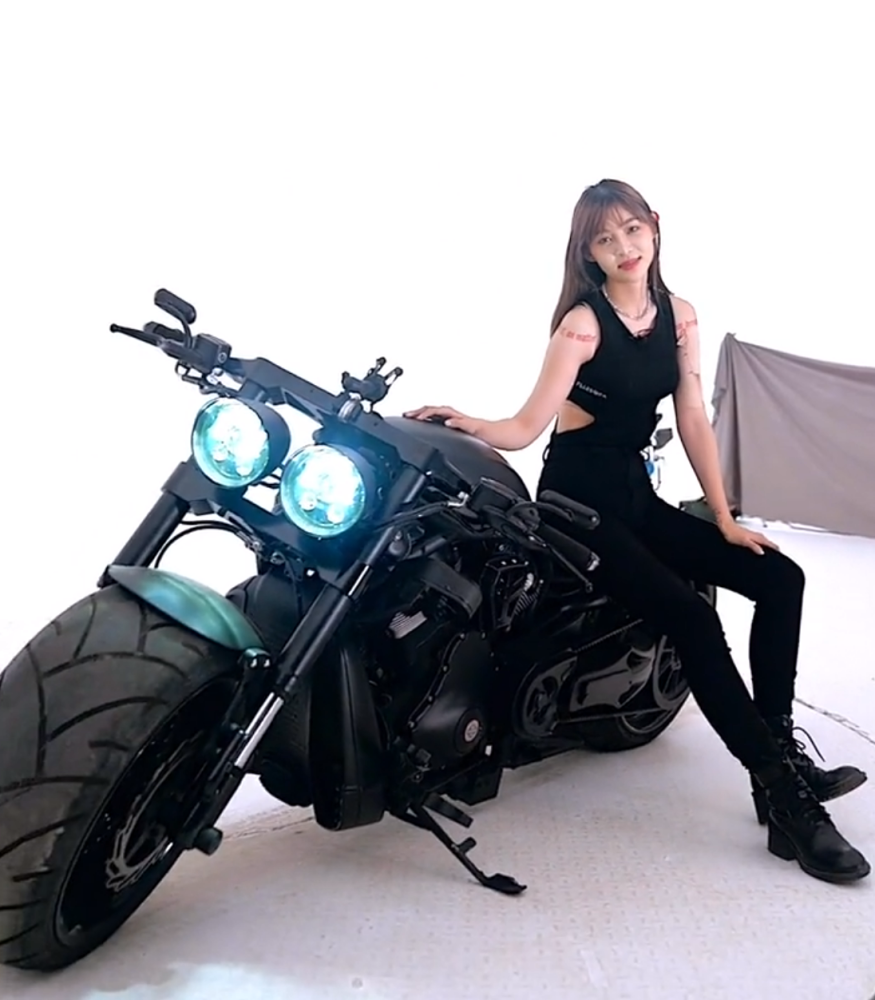 不过痞幼能成为千万级网红凭借的不仅仅是出众的颜值