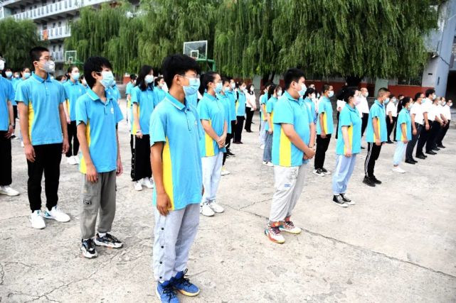 郊区教育局立足实际,以集团化为突破口,分别选取初中阶段的荫营二中