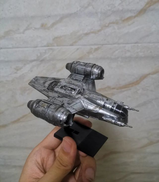 虽然剃刀号在第二季炸了,但不妨买个小模型纪念下万代的微缩系列,对于