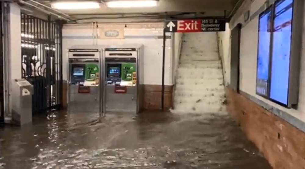 飓风艾达引爆超凶暴雨纽约地铁多处进水今年气候确实不正常