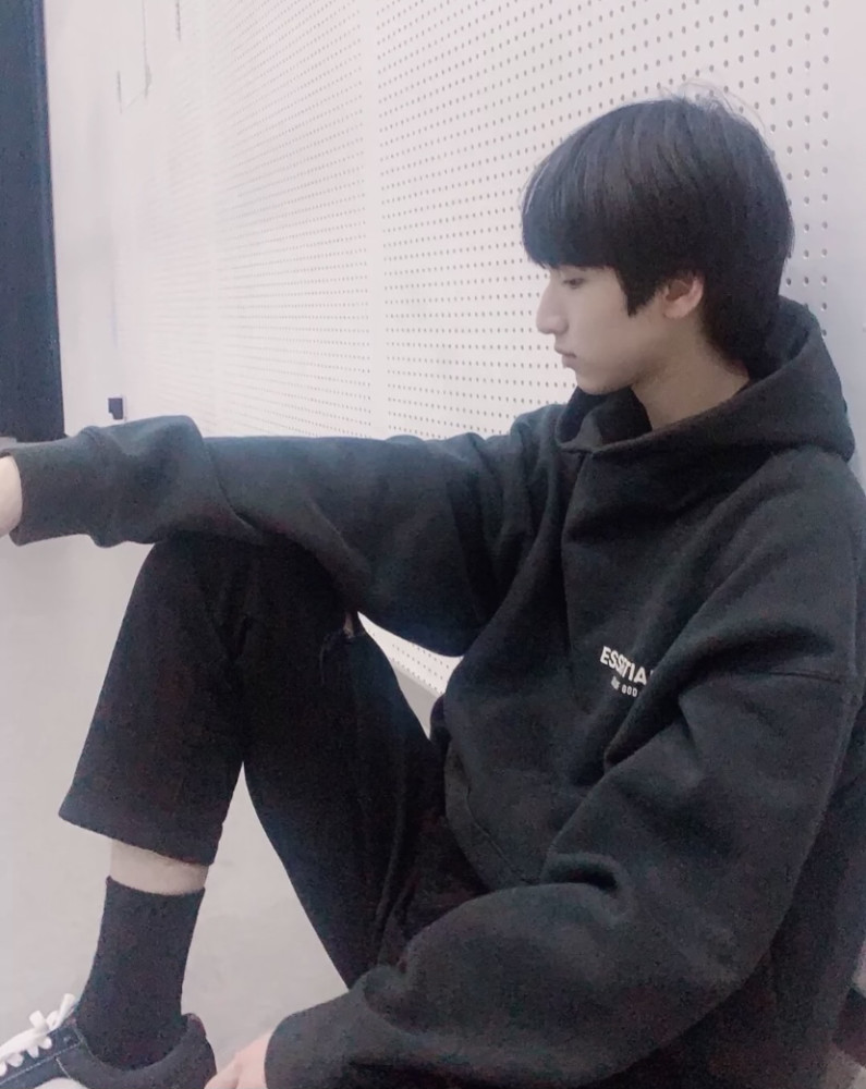 让你怦然心动的严浩翔女友视角图片