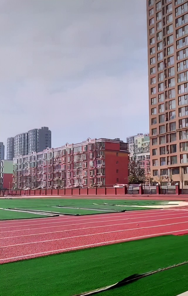 伦绍金一行实地调研新建燕昌中学,港中旅学校两所新投用学校的开学