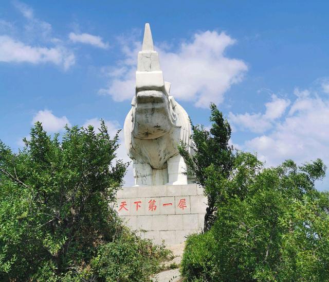 金牛山是一座海拔只有69.3米的孤立山丘,周长1240米,面积约0.