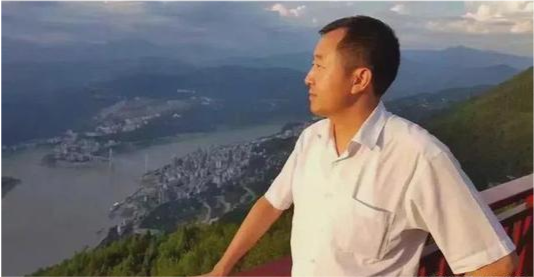 陈行甲一个人患上抑郁症是很可怕的事情然而有了妻子的陪伴可怕的事情