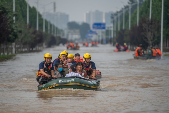 郑州暴雨致城市内涝 cfp