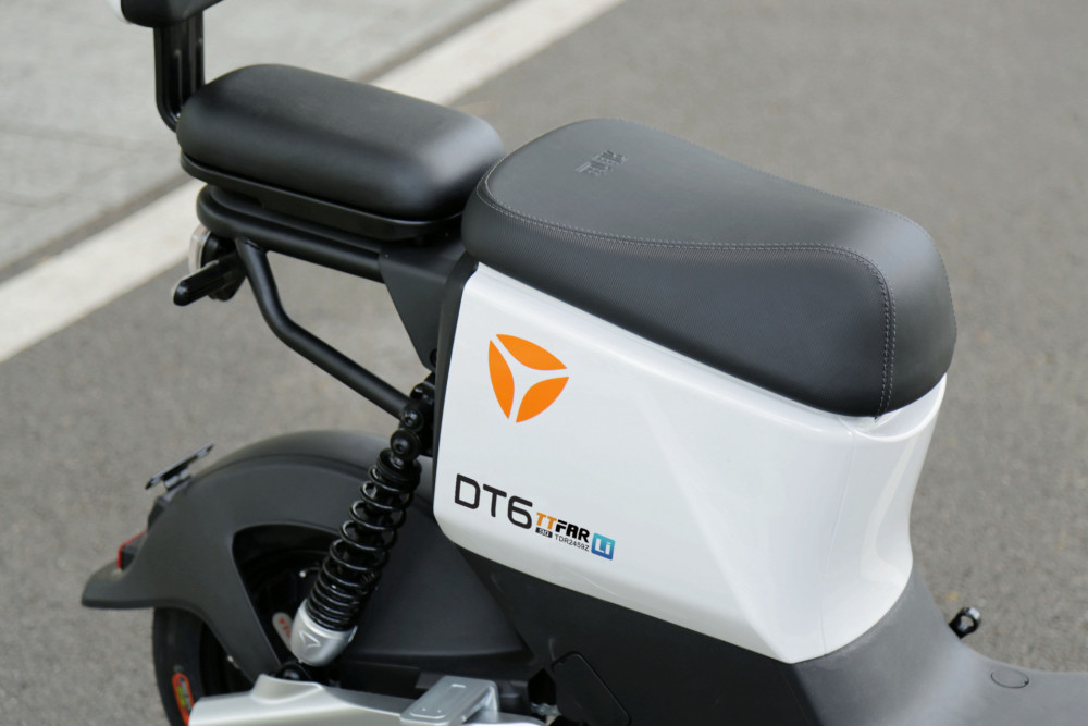 顶配新国标,我开了一周的雅迪冠能li dt6上下班_腾讯新闻